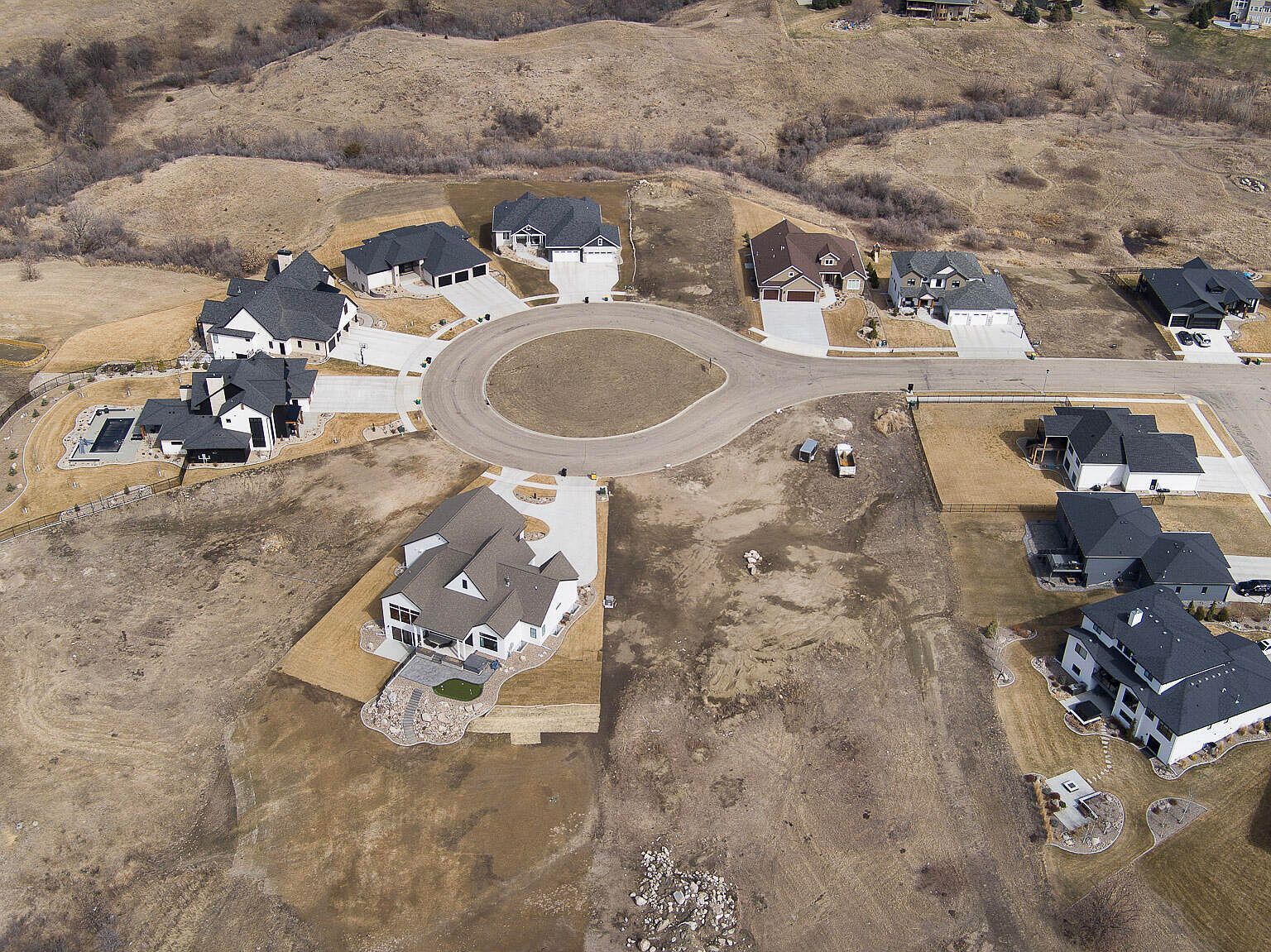 1501 Crest Rd Bismarck, ND 58503 - Thumbnail 4