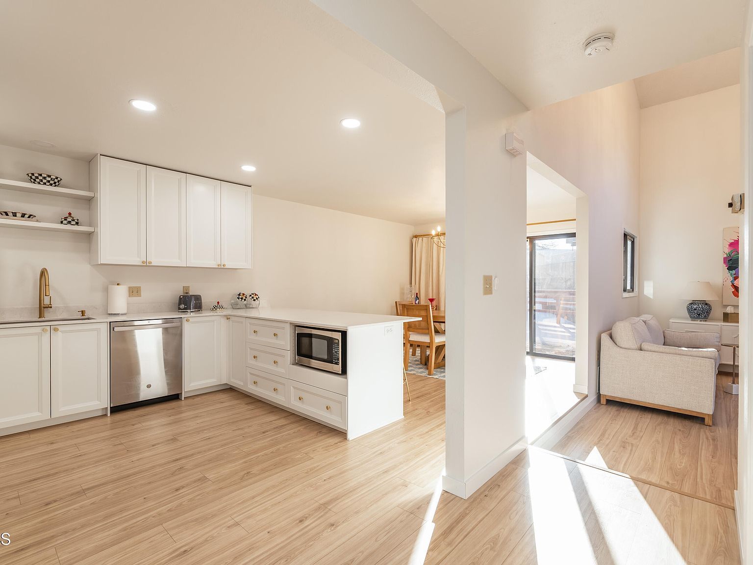 943 E Central Ave Bismarck, ND 58501 - Thumbnail 4