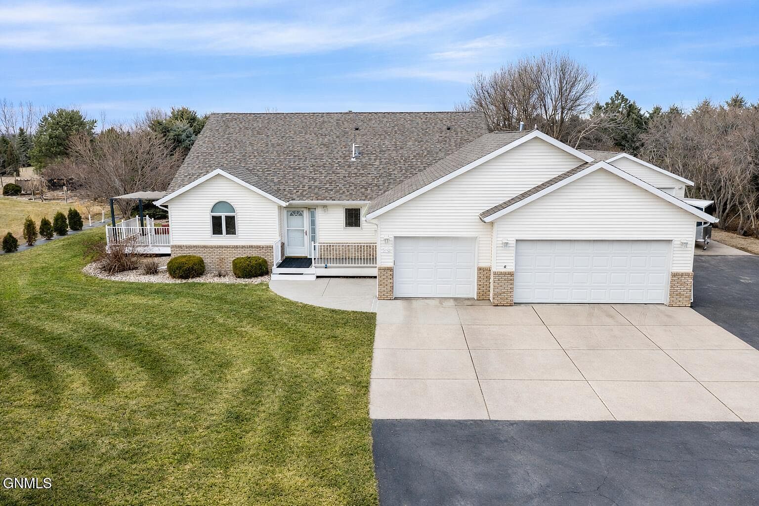 5292 Apple Creek Dr Bismarck, ND 58504 - Thumbnail 4