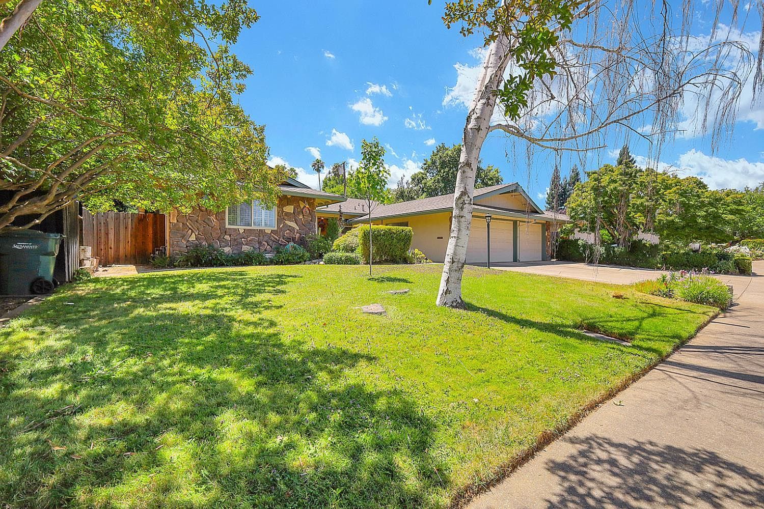 1213 Gary Way Carmichael, CA 95608 - Thumbnail 4