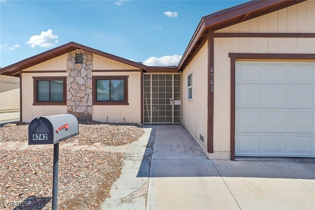 4742 Tierra Verde St Las Vegas, NV 89122 - Thumbnail 4