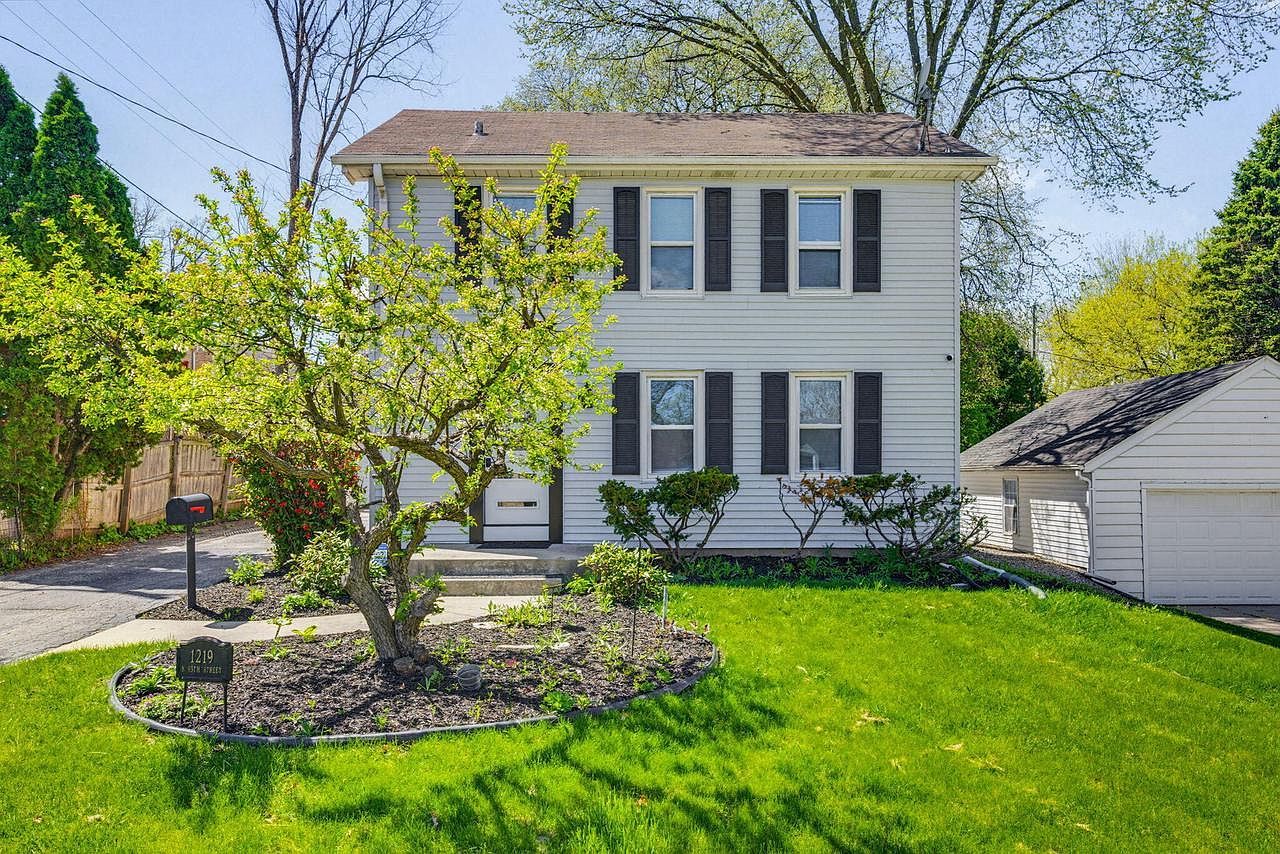 1219 N 85th St Wauwatosa, WI 53226 - Thumbnail 4