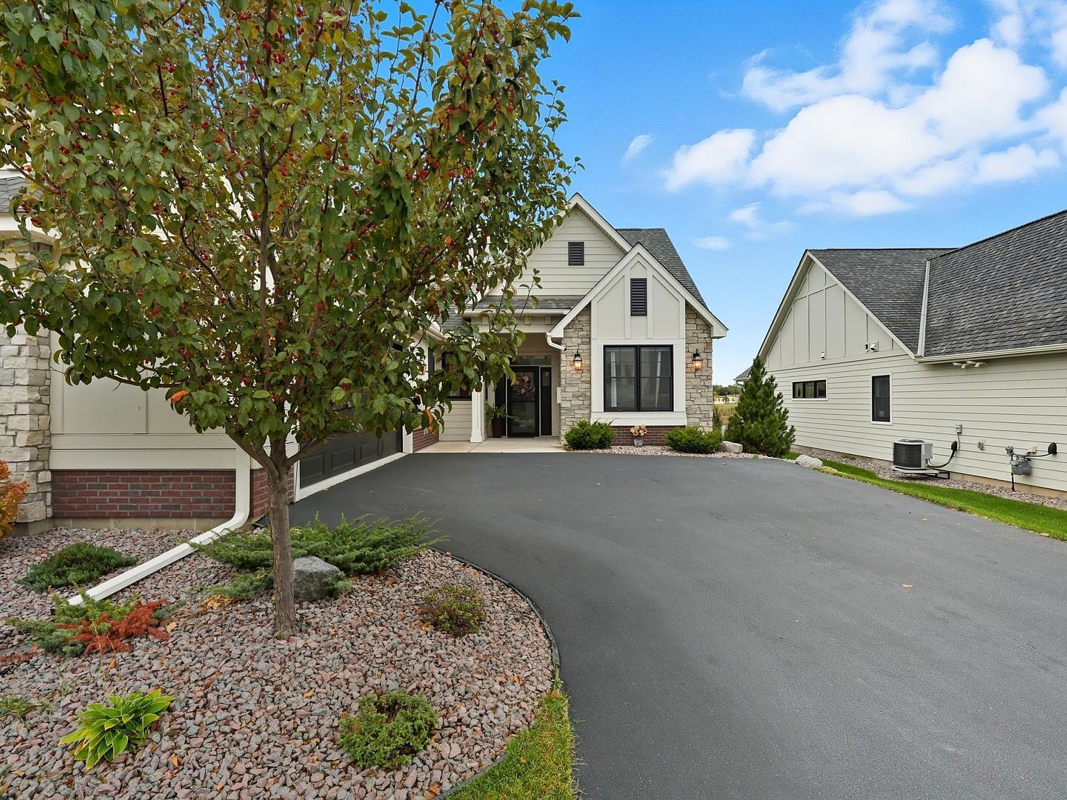 2310 Simply Living Ln Hudson, WI 54016 - Thumbnail 4