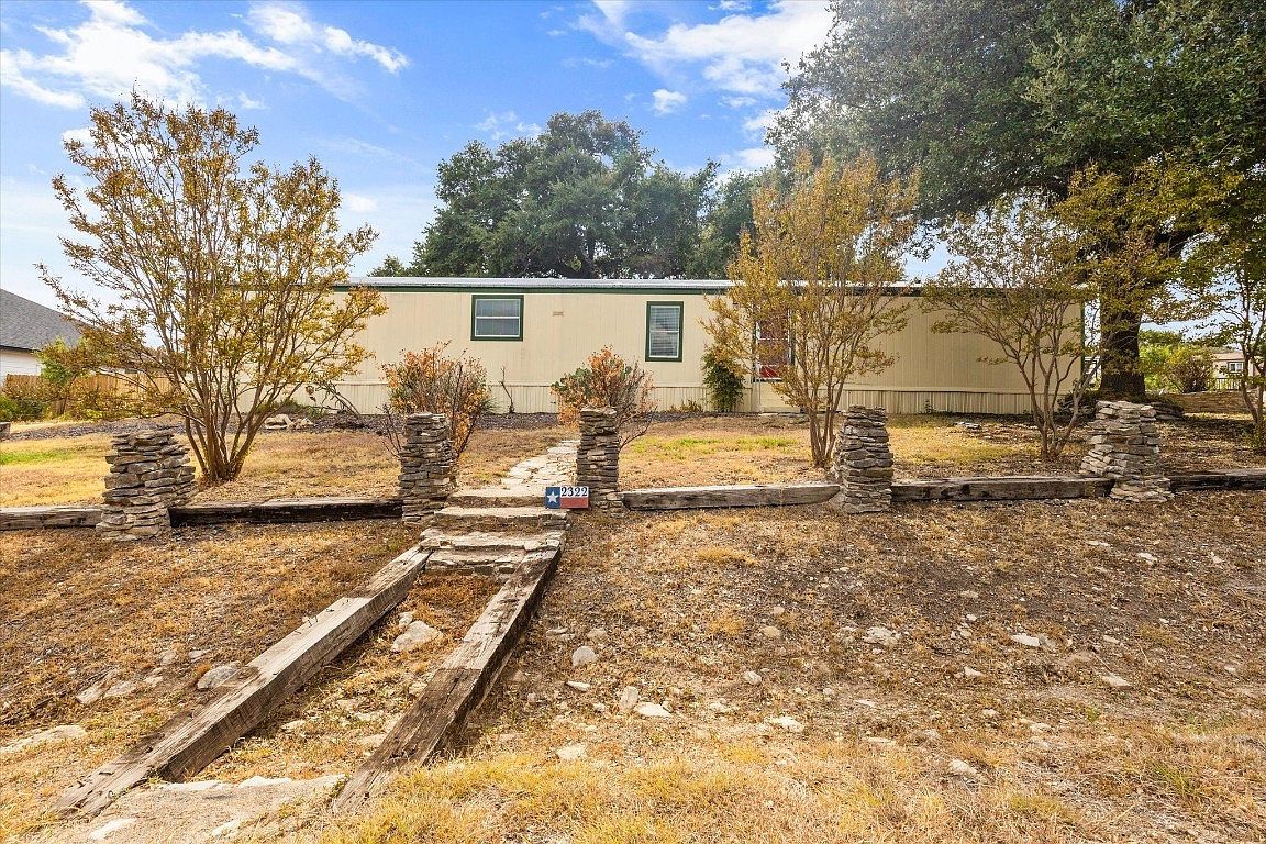 2322 Beverly Dr Granbury, TX 76048 - Thumbnail 4