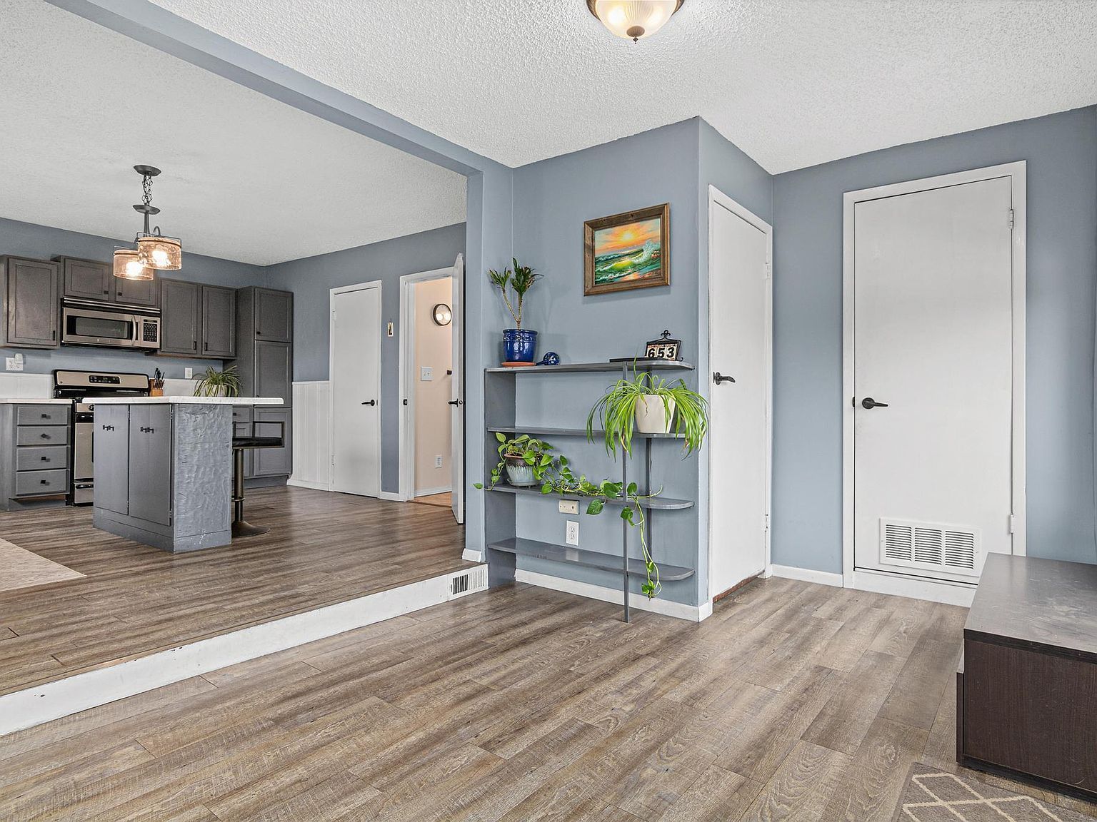 653 19th Ave NE Minneapolis, MN 55418 - Thumbnail 4