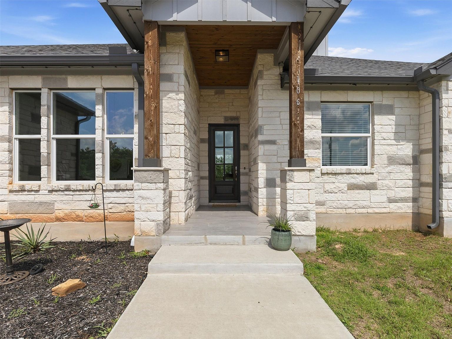 106 Pinecrest Dr Bastrop, TX 78602 - Thumbnail 4