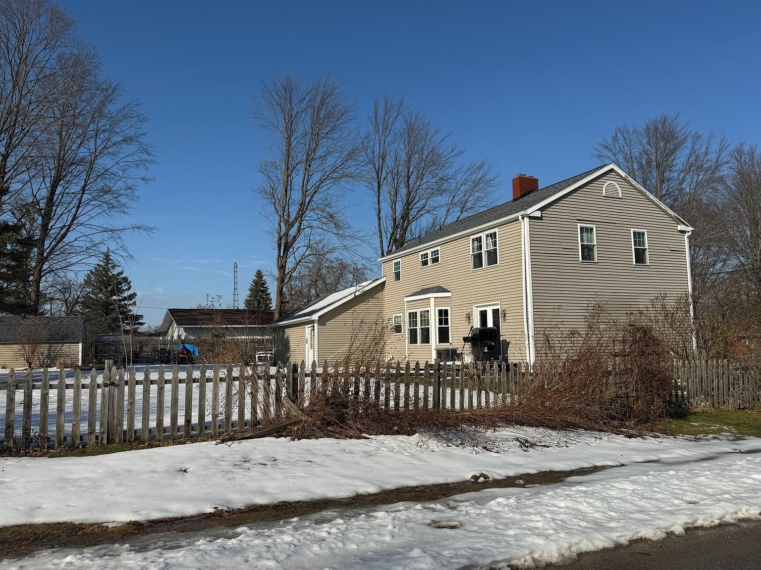 304 Oliver Dr Houghton Lake, MI 48629 - Thumbnail 4