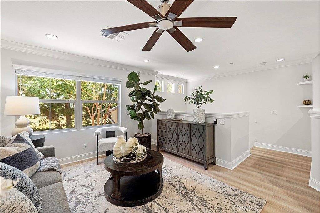 54 Hedge Bloom Irvine, CA 92618 - Thumbnail 4