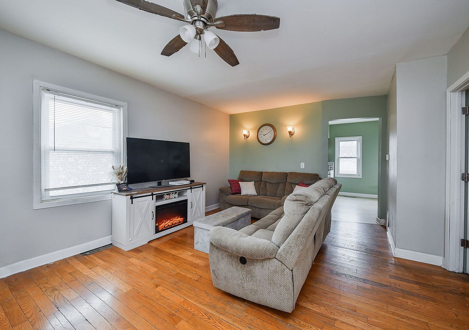 128 E Blair St West Chicago, IL 60185 - Thumbnail 4