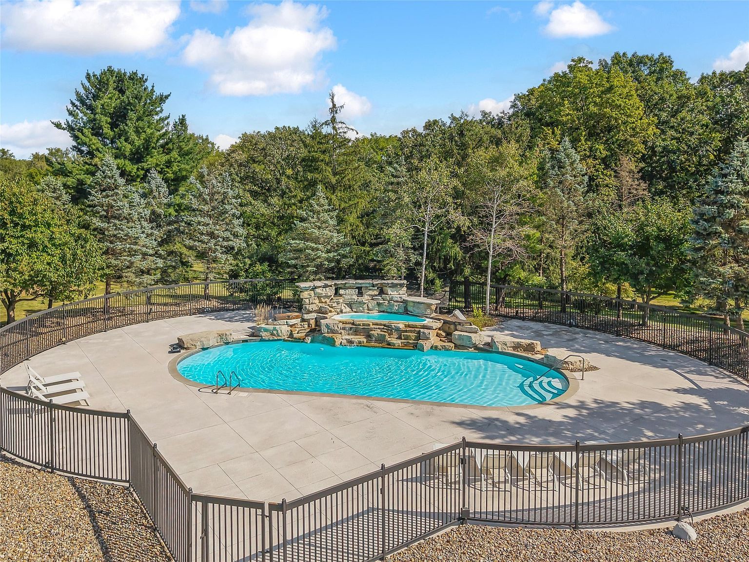 3700 Hidden Creek Dr West Des Moines, IA 50265 - Thumbnail 4