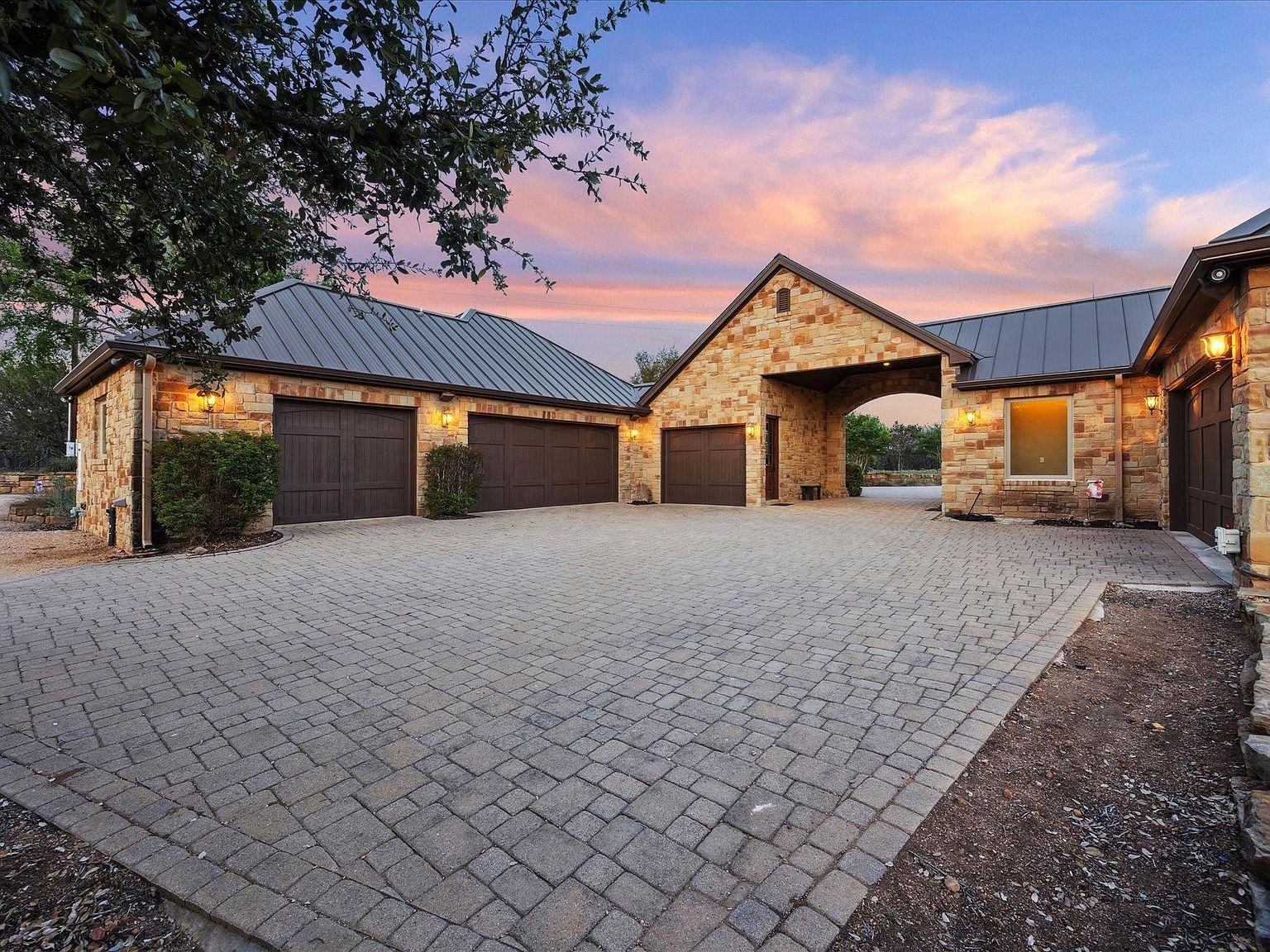 259 Chimney Cove Dr Marble Falls, TX 78654 - Thumbnail 4