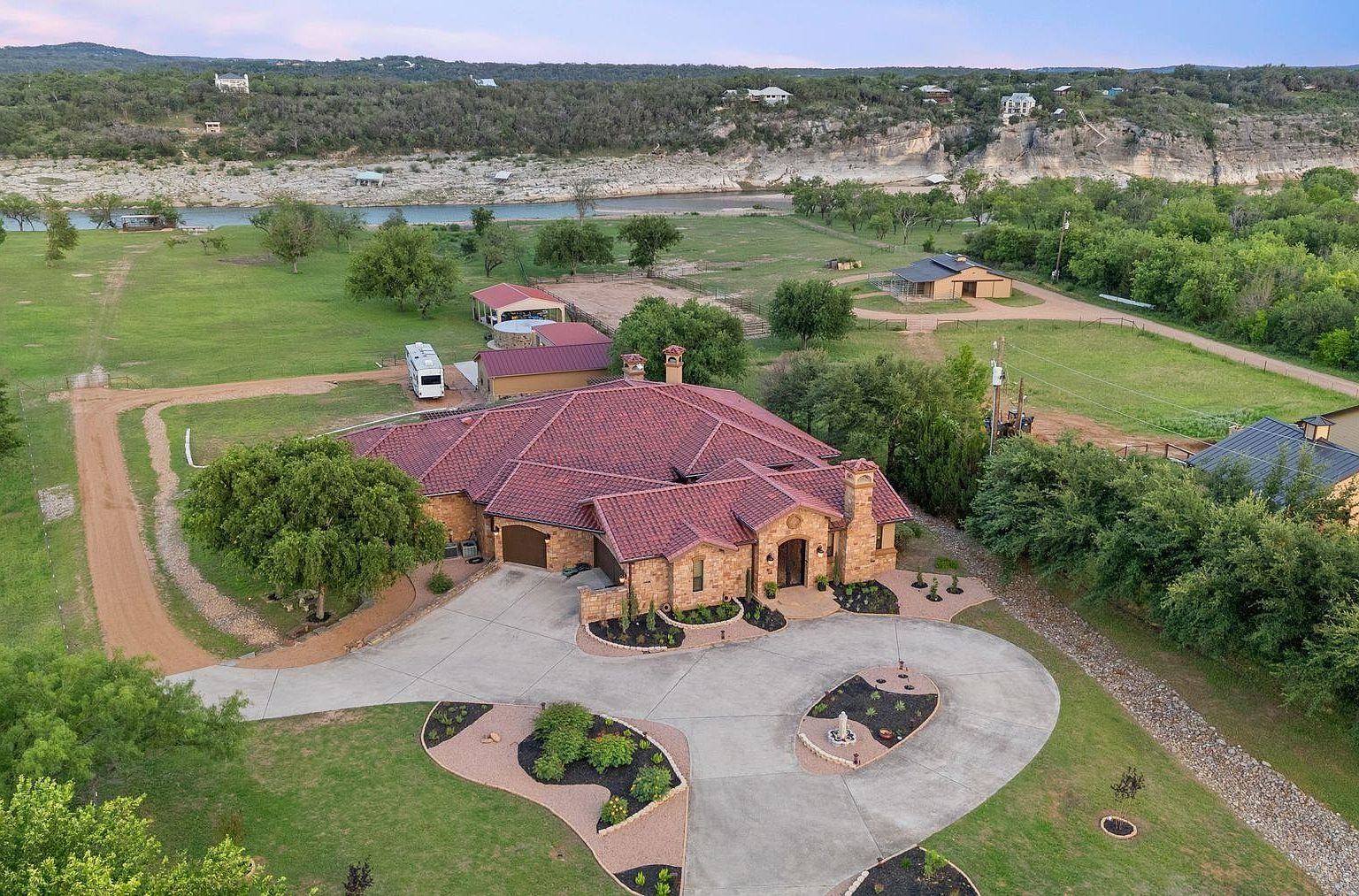 481 Chimney Cove Dr Marble Falls, TX 78654 - Thumbnail 4