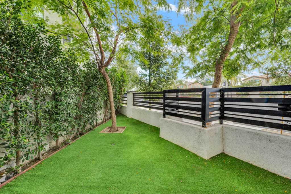 8411 Woodley Avenue, North Hills, CA 91343, USA, Los Angeles - Thumbnail 4