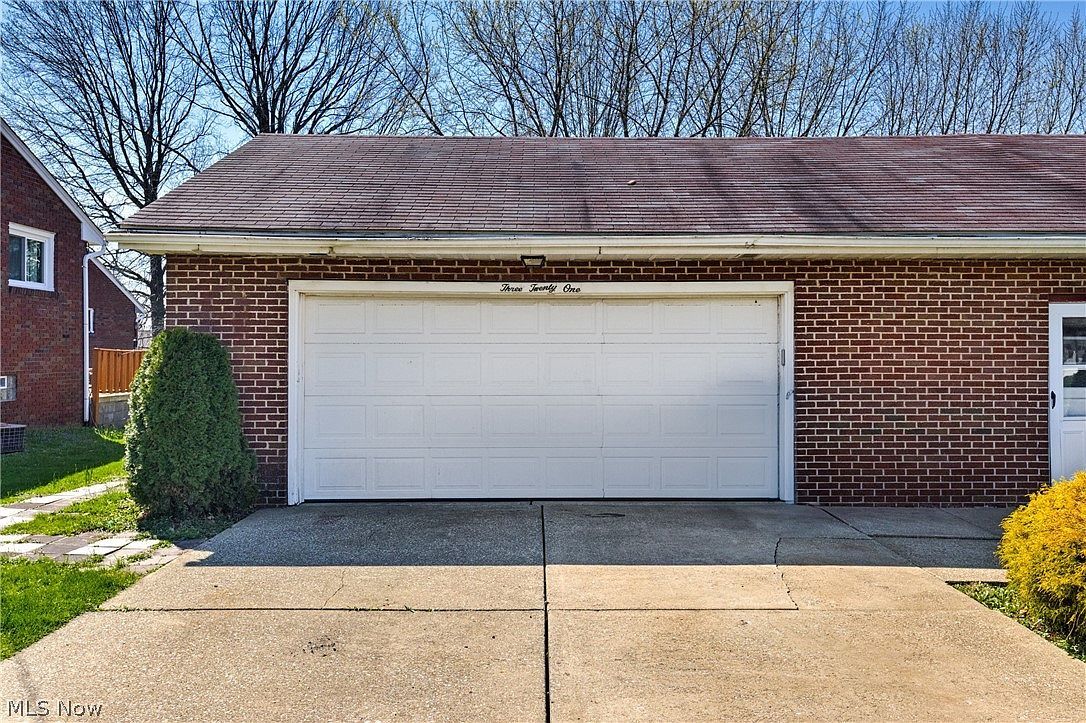 321 Porter Ave Campbell, OH 44405 - Thumbnail 4