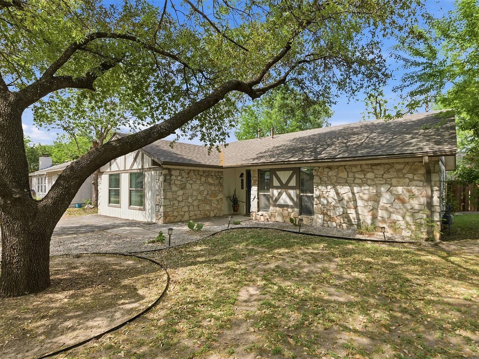 704 Buckingham Pl Austin, TX 78745 - Thumbnail 4