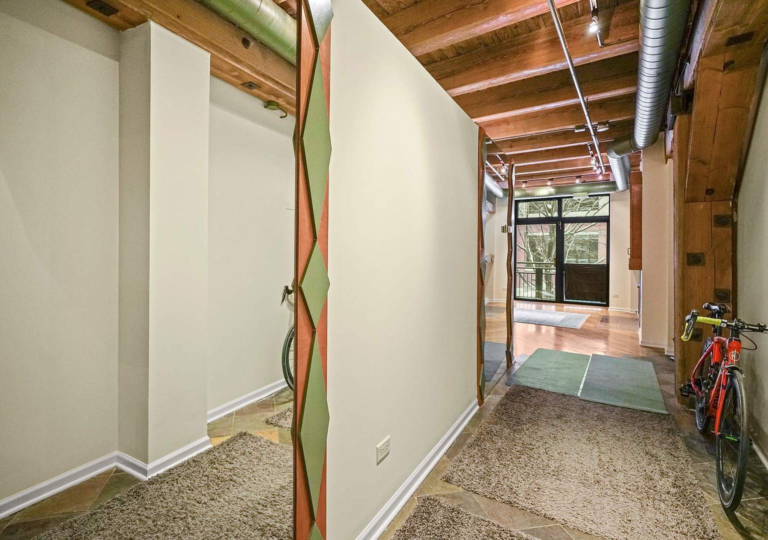 (undisclosed Address) Chicago, IL 60654 - Thumbnail 4