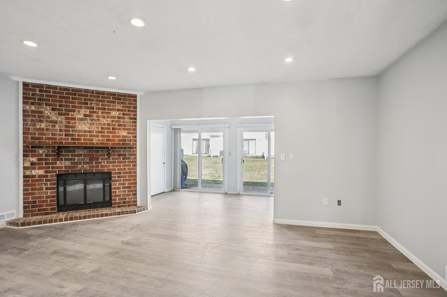 204 Hampshire Ct Piscataway, NJ 08854 - Thumbnail 4