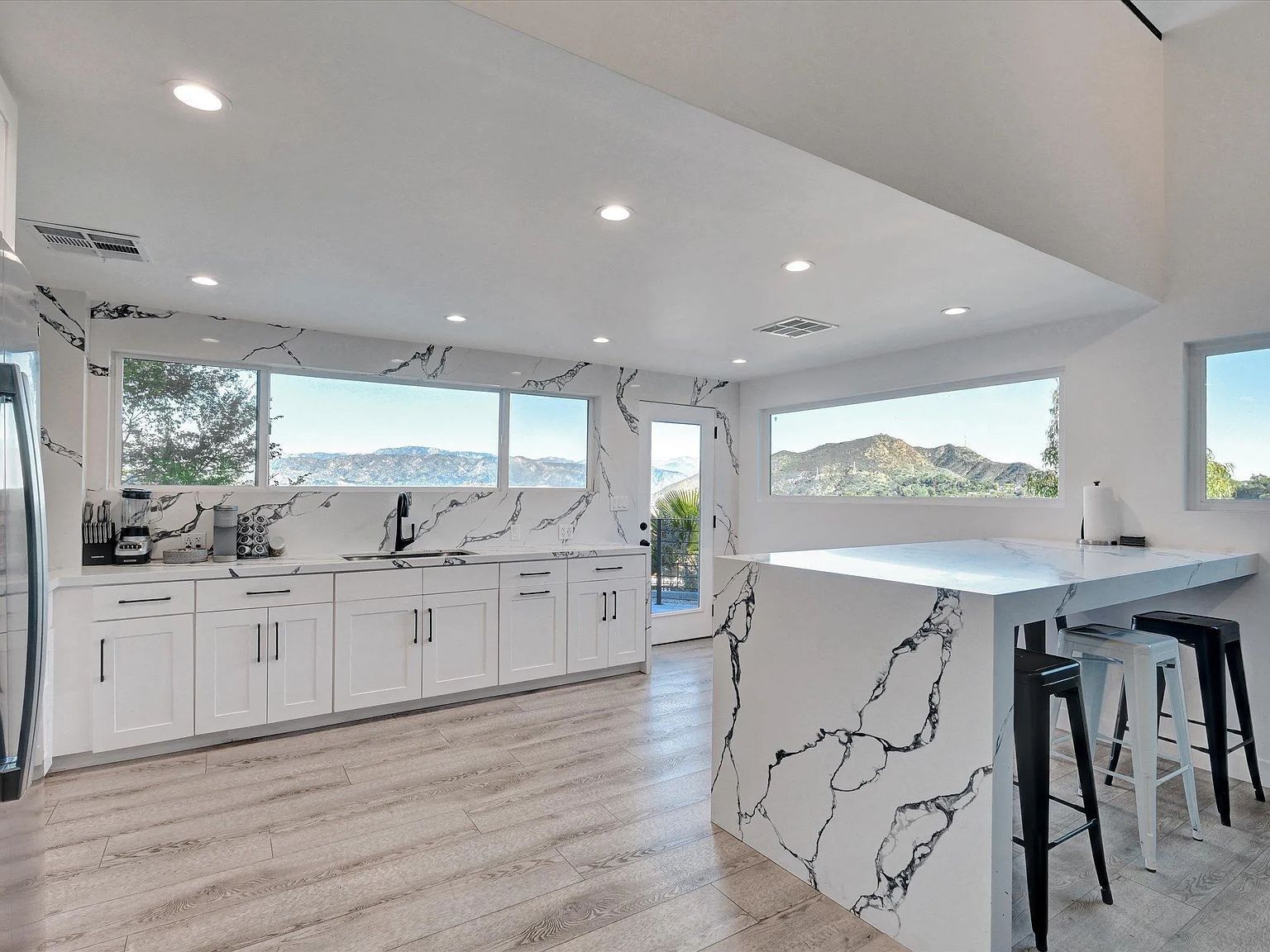 3546 Multiview Dr Los Angeles, CA 90068 - Thumbnail 4