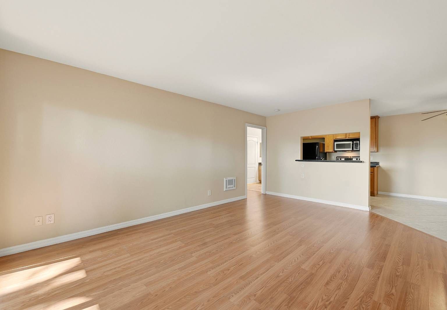 1345 Cabrillo Park Dr APT C01 Santa Ana, CA 92701 - Thumbnail 4