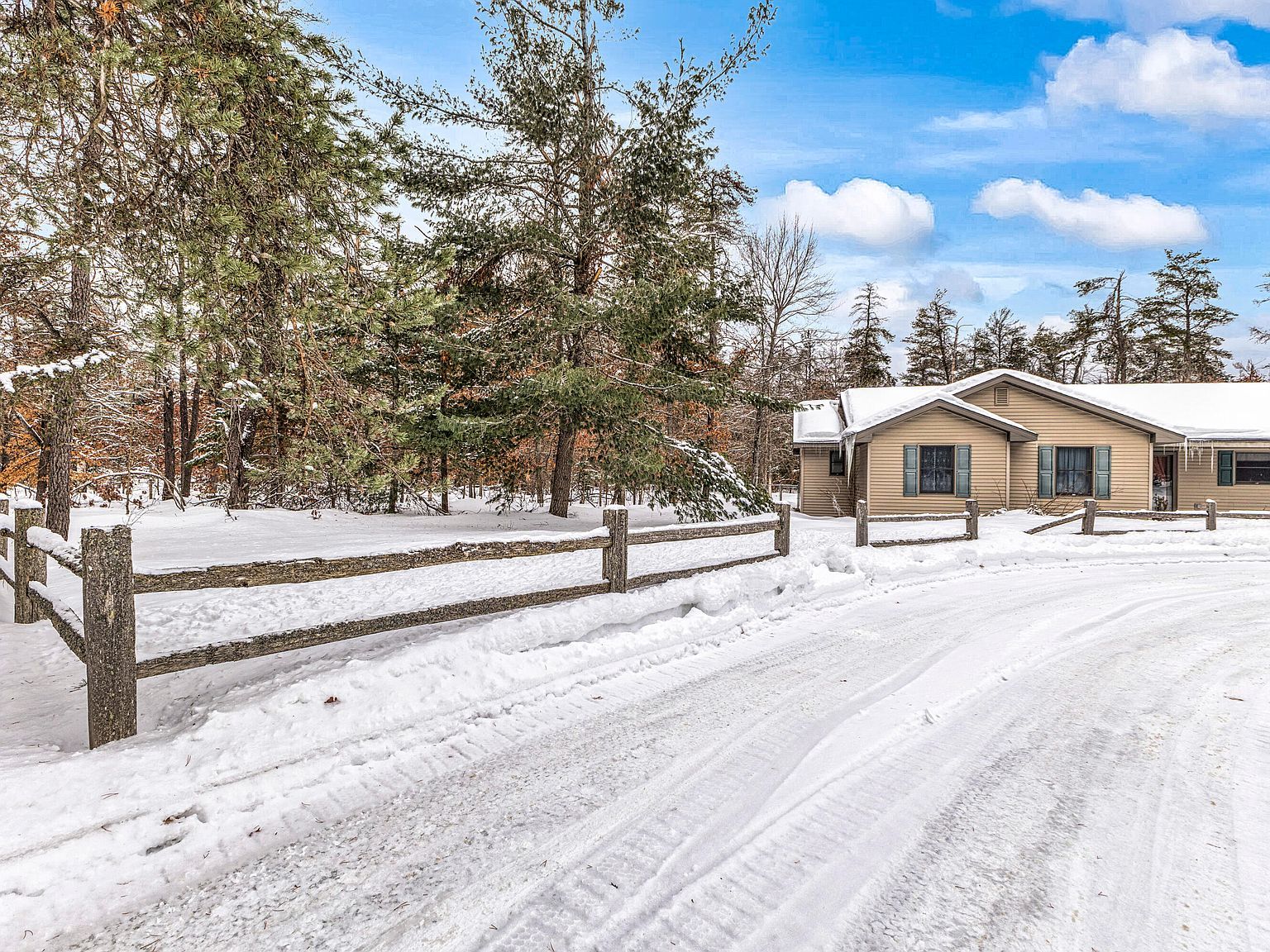 3002 W Jones Lake Rd Grayling, MI 49738 - Thumbnail 4