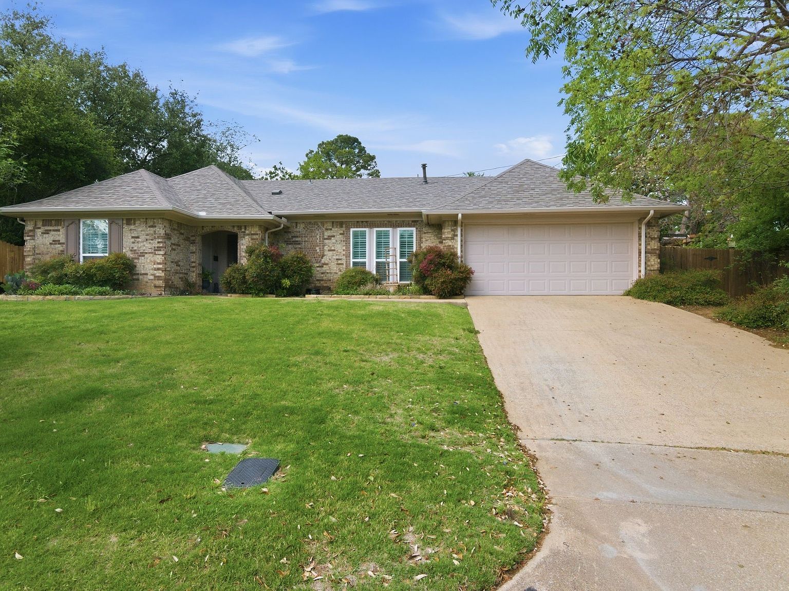 416 Cavender Ct Hurst, TX 76054 - Thumbnail 4