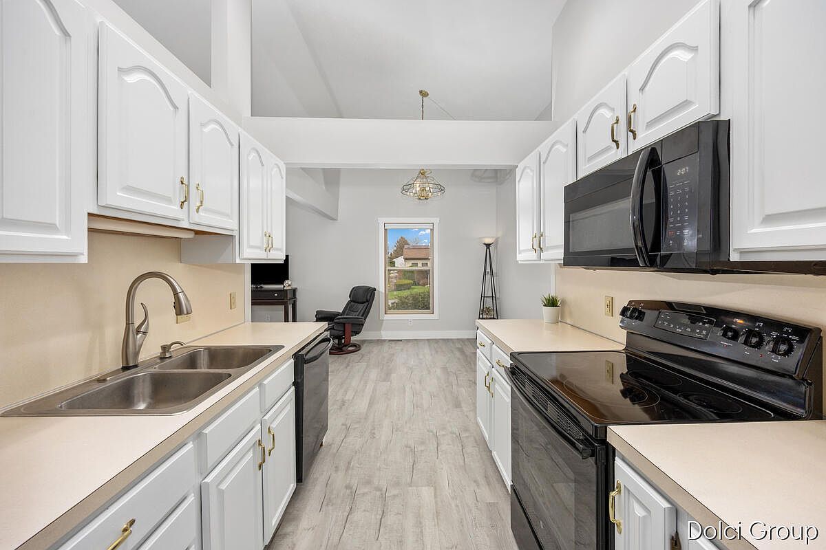 227 Heatherview St NW Sparta, MI 49345 - Thumbnail 4