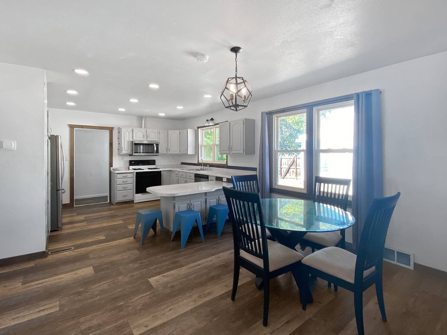 413 S Central Ave Fairview, MT 59221 - Thumbnail 4