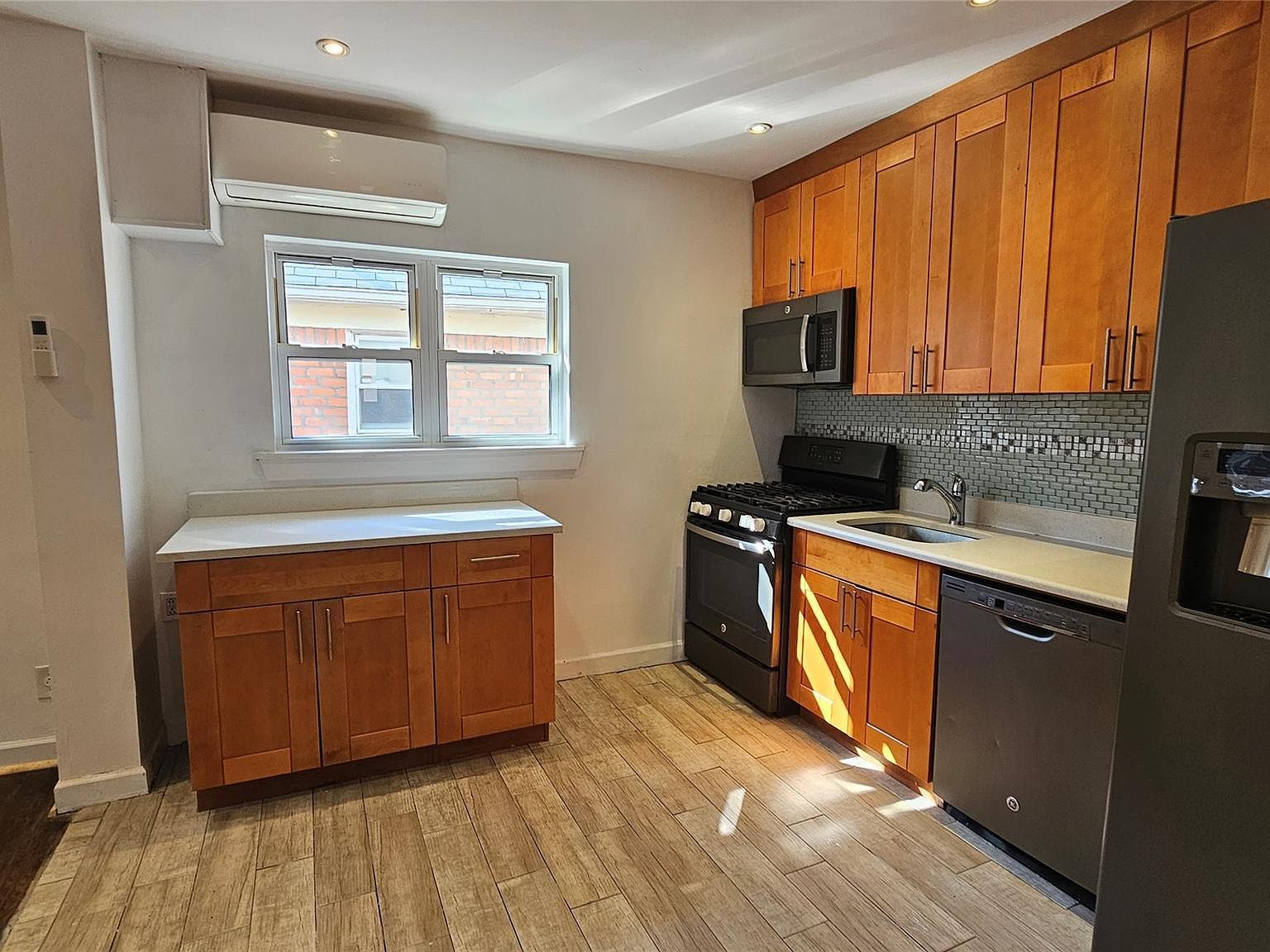 6519 Dieterle Cres Rego Park, NY 11374 - Thumbnail 4