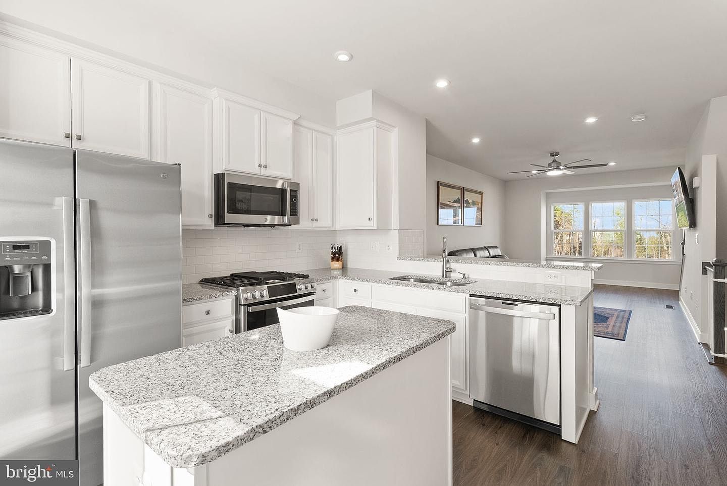 42582 Antonia Ter Sterling, VA 20166 - Thumbnail 4