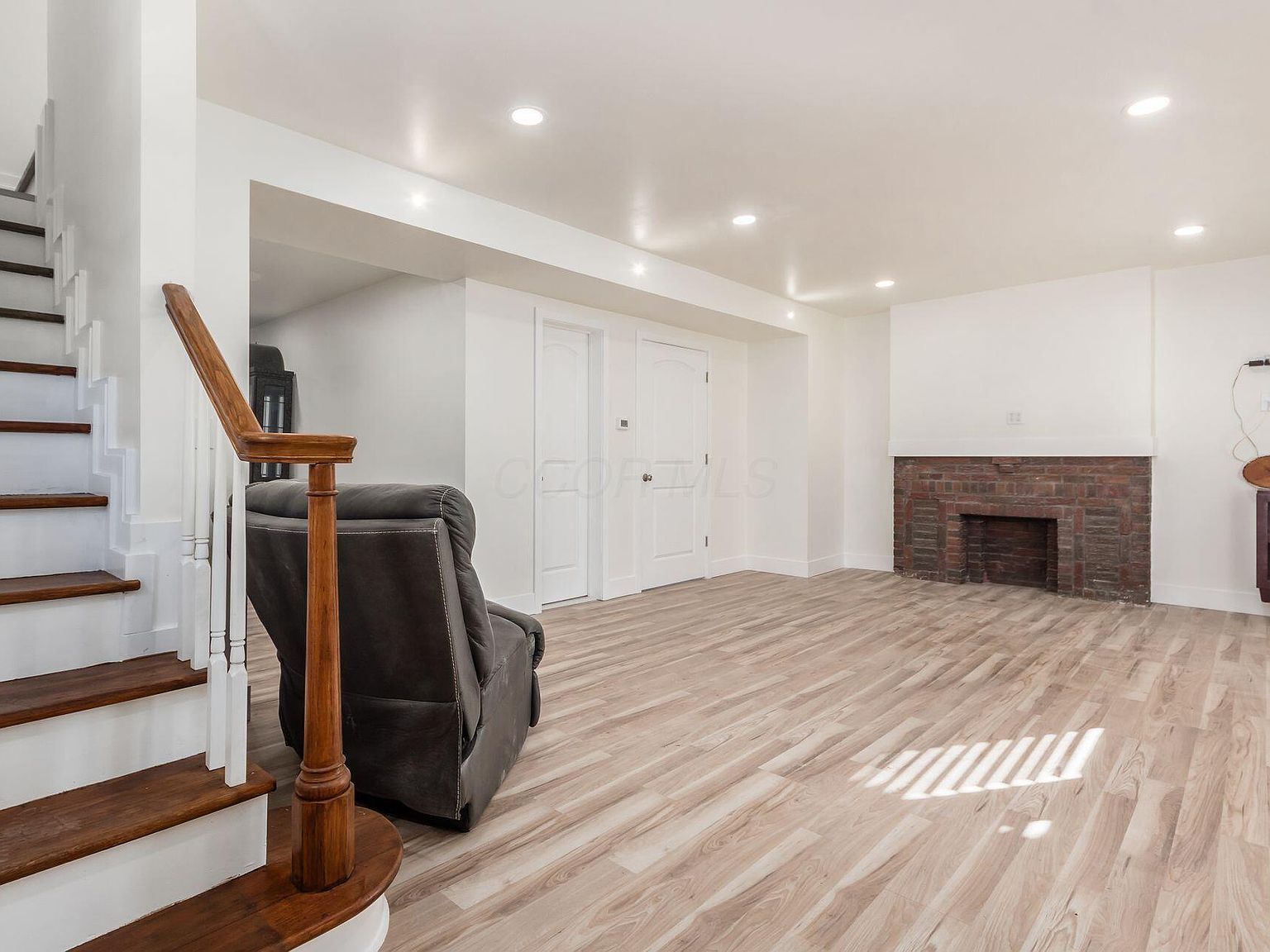 1120 Oakwood Ave Columbus, OH 43206 - Thumbnail 4