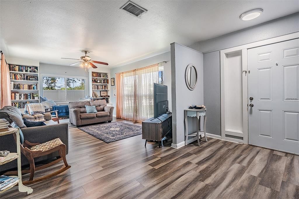 4601 N Emerald Ave Tampa, FL 33614 - Thumbnail 4