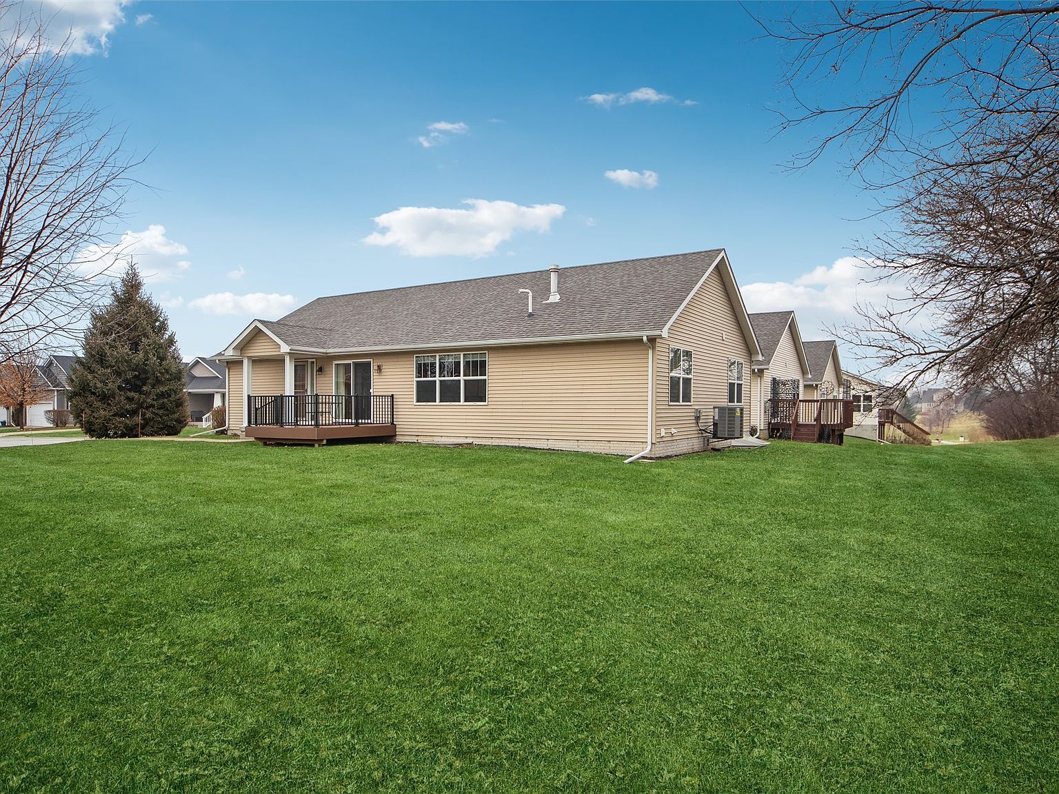 10011 N Glenstone Ct Johnston, IA 50131 - Thumbnail 4
