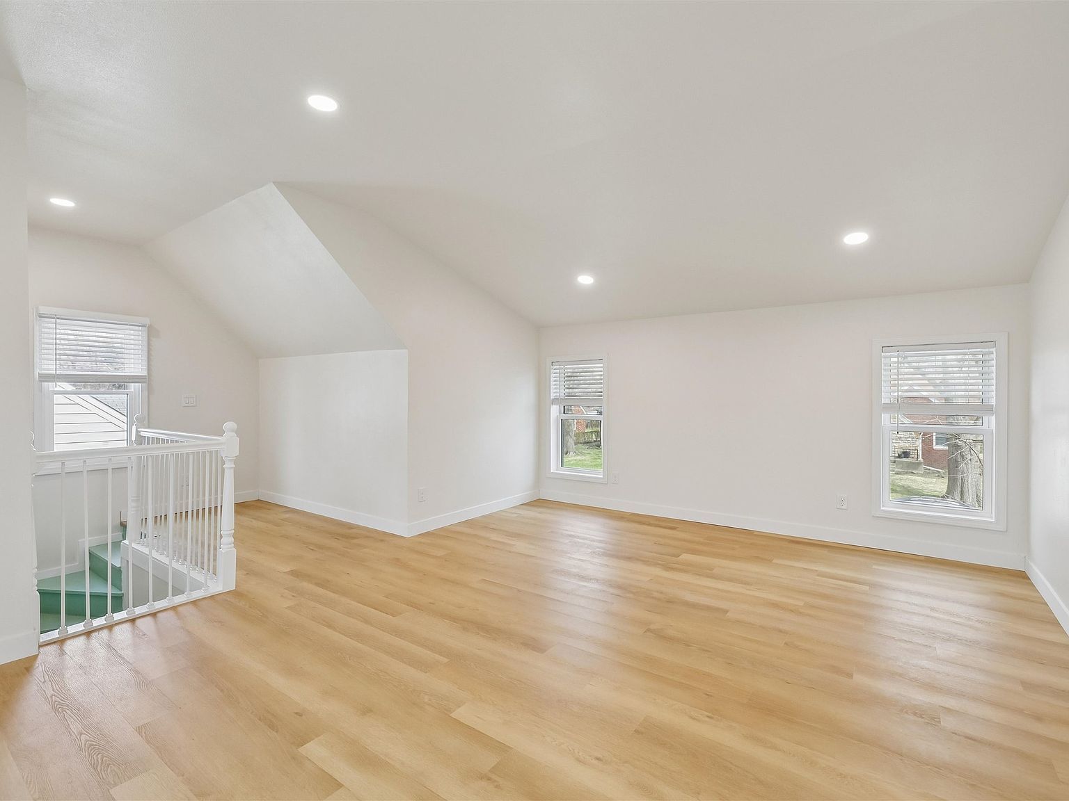 2808 48th St Des Moines, IA 50310 - Thumbnail 4