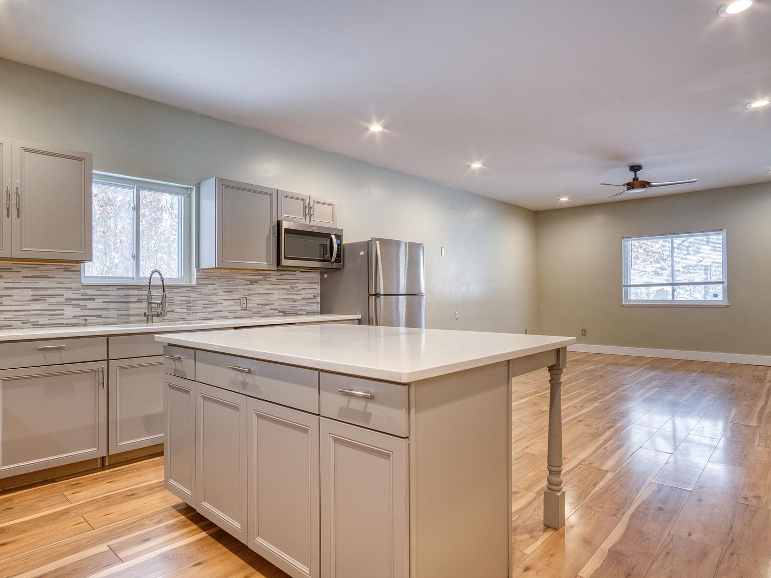 1518 E Wilke Rd Rothbury, MI 49452 - Thumbnail 4