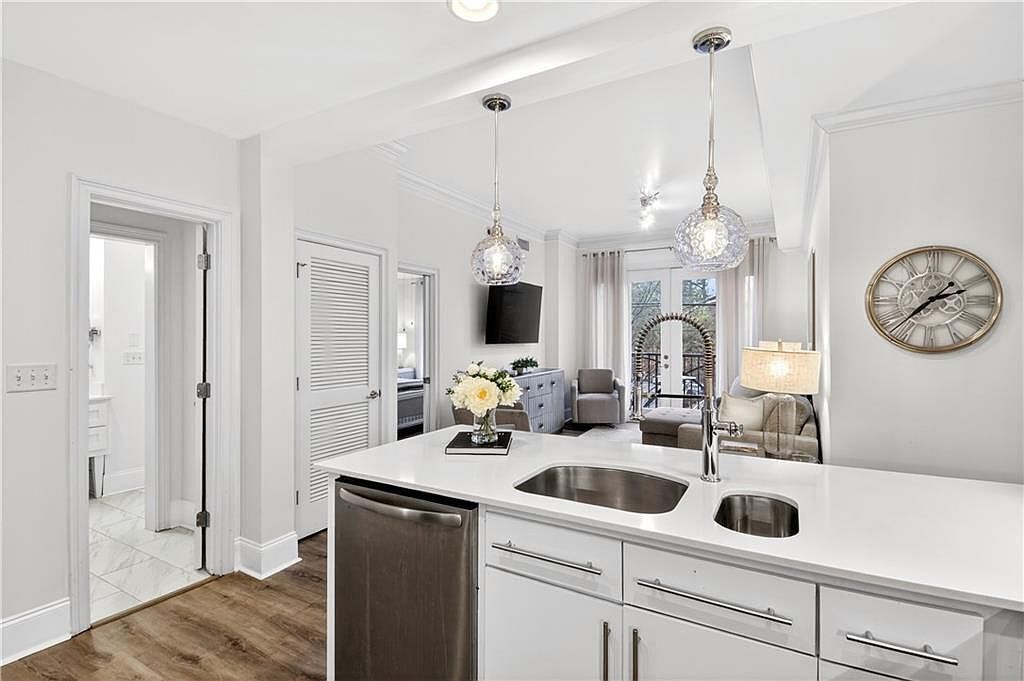 2255 Peachtree Rd NE Unit 323 Atlanta, GA 30309 - Thumbnail 4