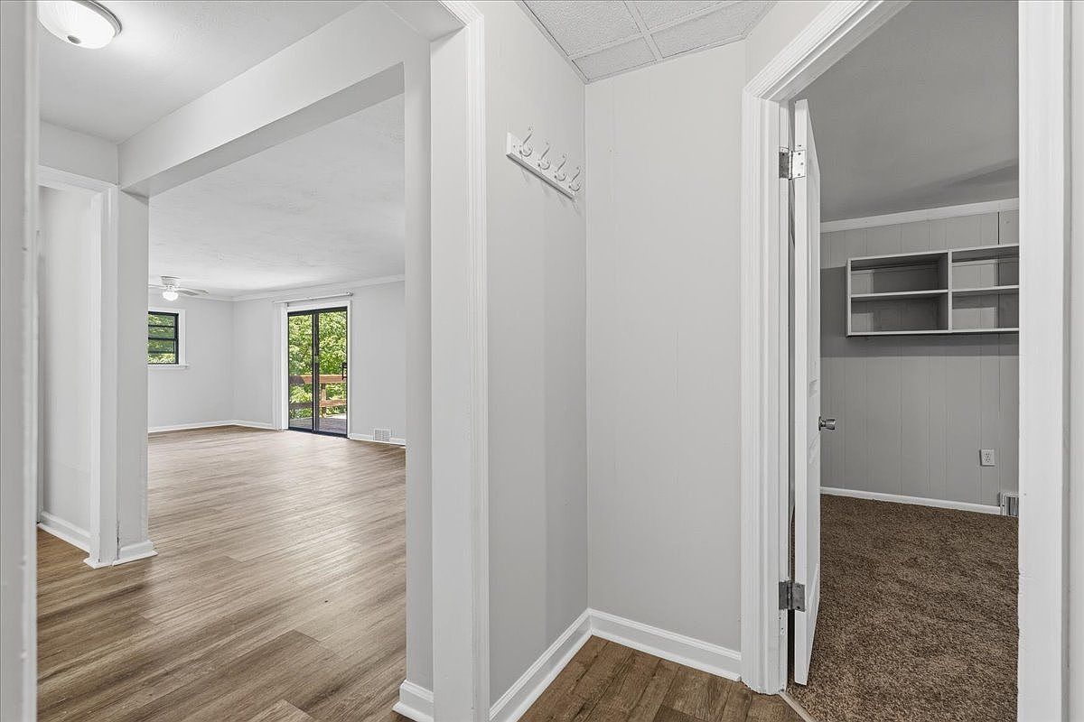 216 Magill Rd Zelienople, PA 16063 - Thumbnail 4