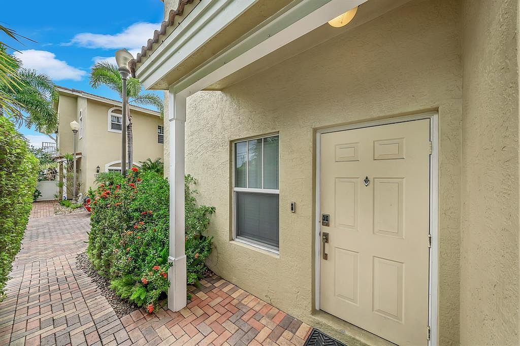 1251 NE 32nd St Fort Lauderdale, FL 33334 - Thumbnail 4