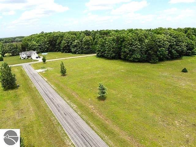 105 Pleasant Hill Dr Cadillac, MI 49601 - Thumbnail 4