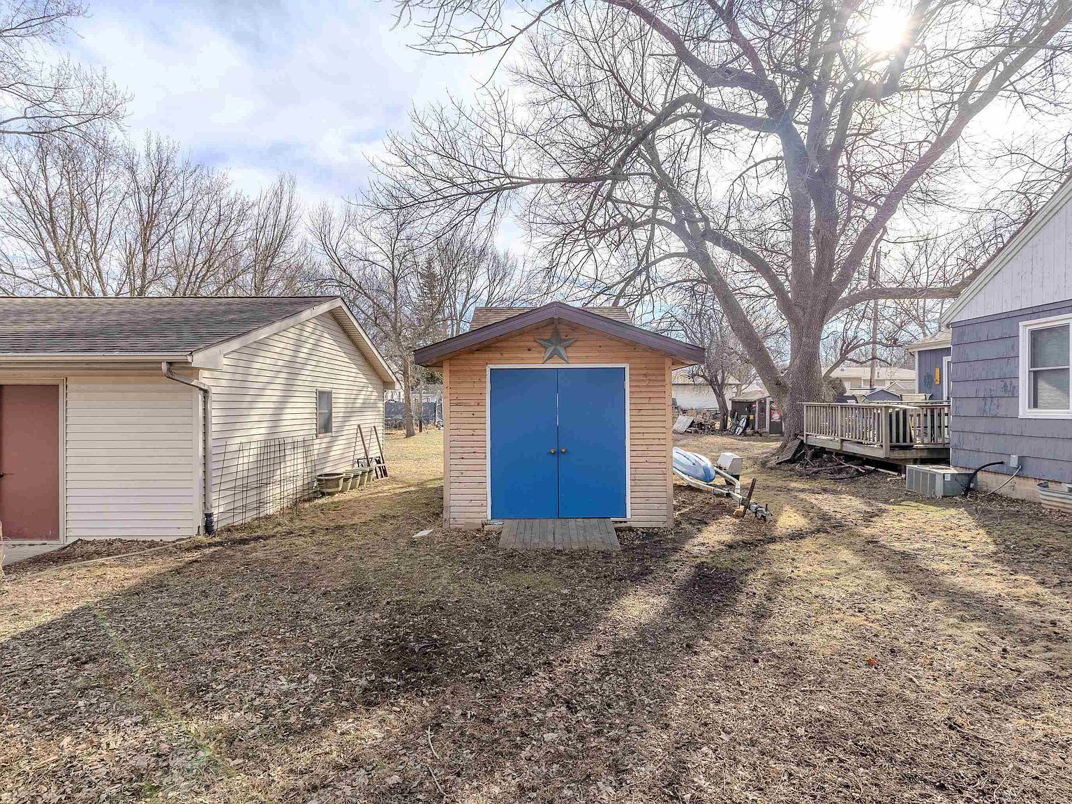 301 20th St Spirit Lake, IA 51360 - Thumbnail 4