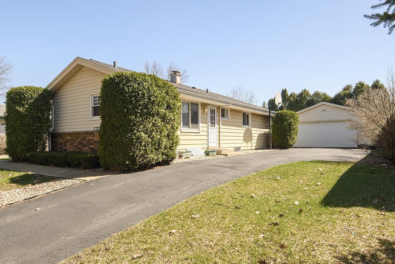 3406 S 93rd St Milwaukee, WI 53227 - Thumbnail 4