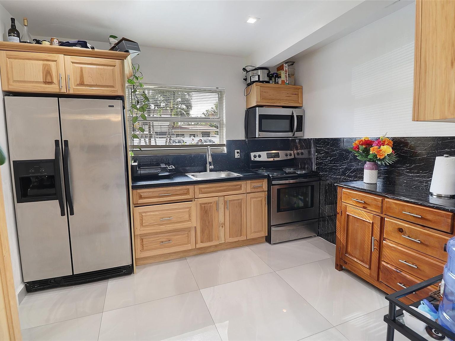 707 NE 15th St Fort Lauderdale, FL 33304 - Thumbnail 4