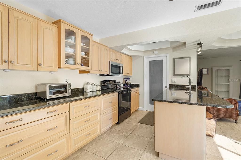 1143 Longfellow Rd Sarasota, FL 34243 - Thumbnail 4