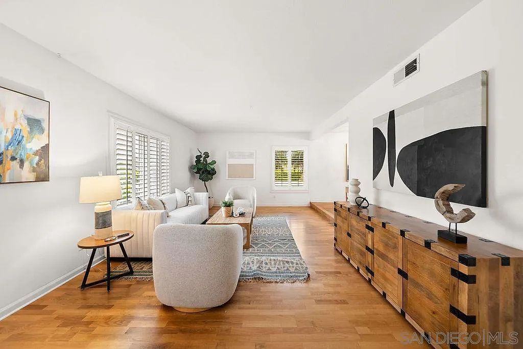 2210 Valley Rd Oceanside, CA 92056 - Thumbnail 4