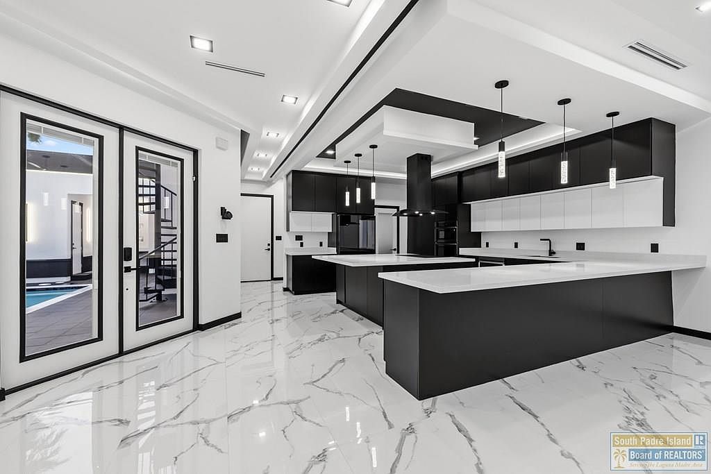 203 W Lantana St South Padre Island, TX 78597 - Thumbnail 4