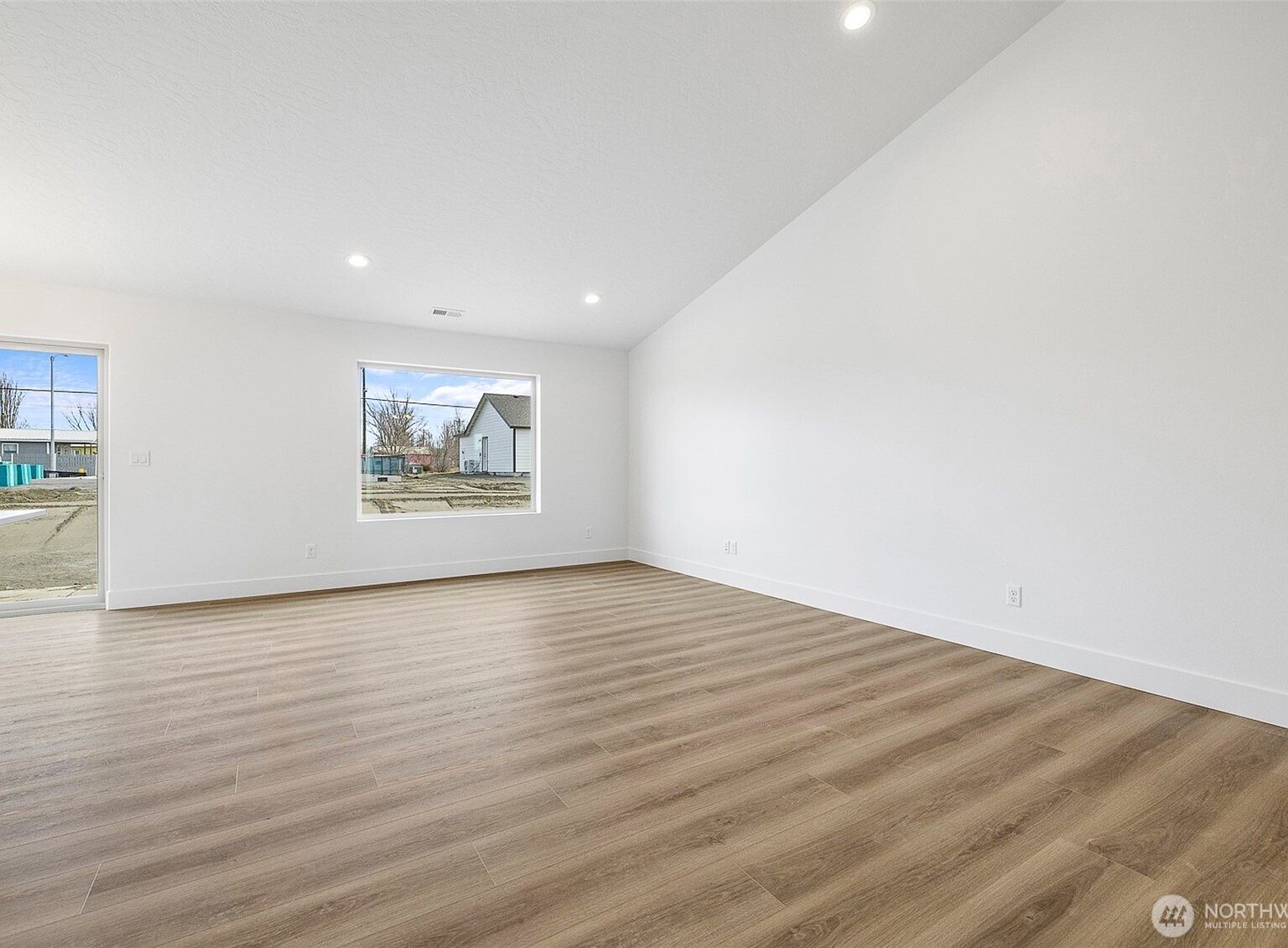 221 Lessor Loop Moses Lake, WA 98837 - Thumbnail 4