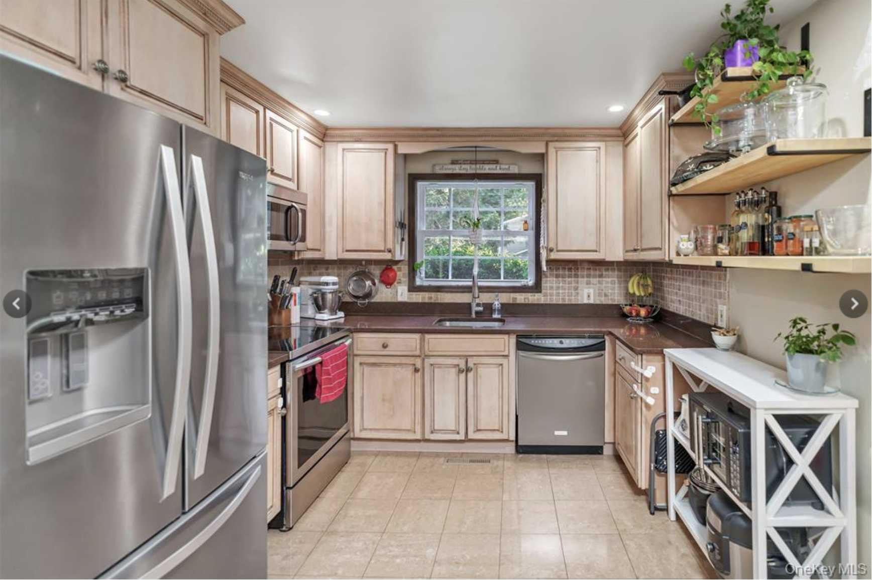 81 Beach Road, Wading River, NY, USA, 11792 - Thumbnail 4