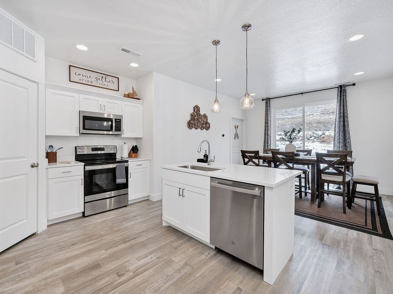 559 N Blue Lake St Garden City, UT 84028 - Thumbnail 4