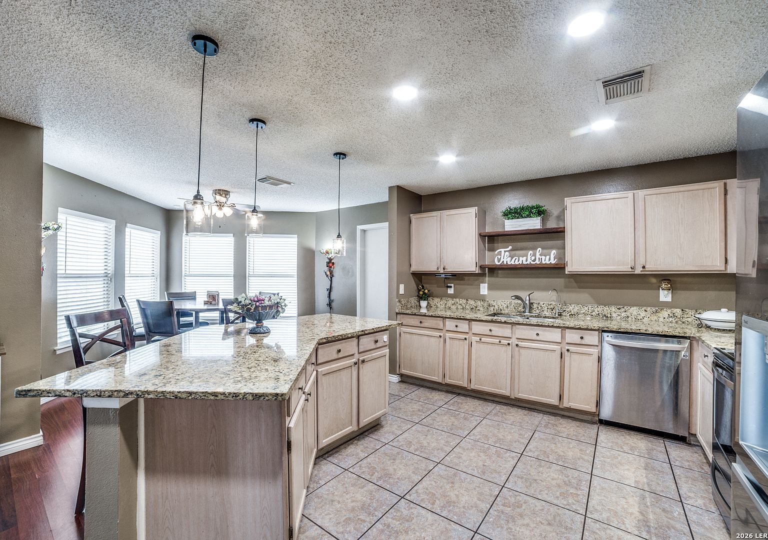 8122 Brisbane Converse, TX 78109 - Thumbnail 4