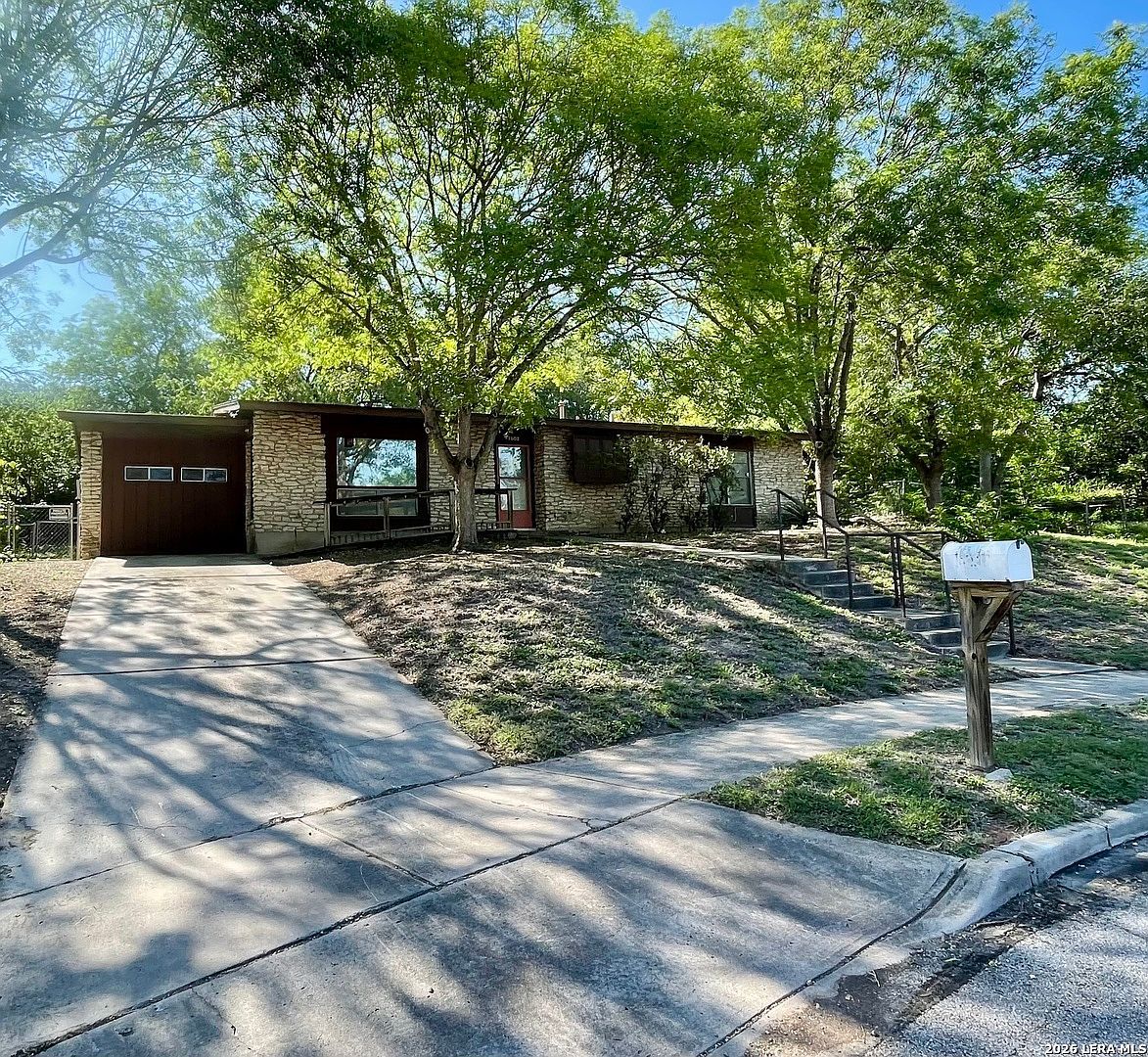 7502 Glacier Ln San Antonio, TX 78209 - Thumbnail 4
