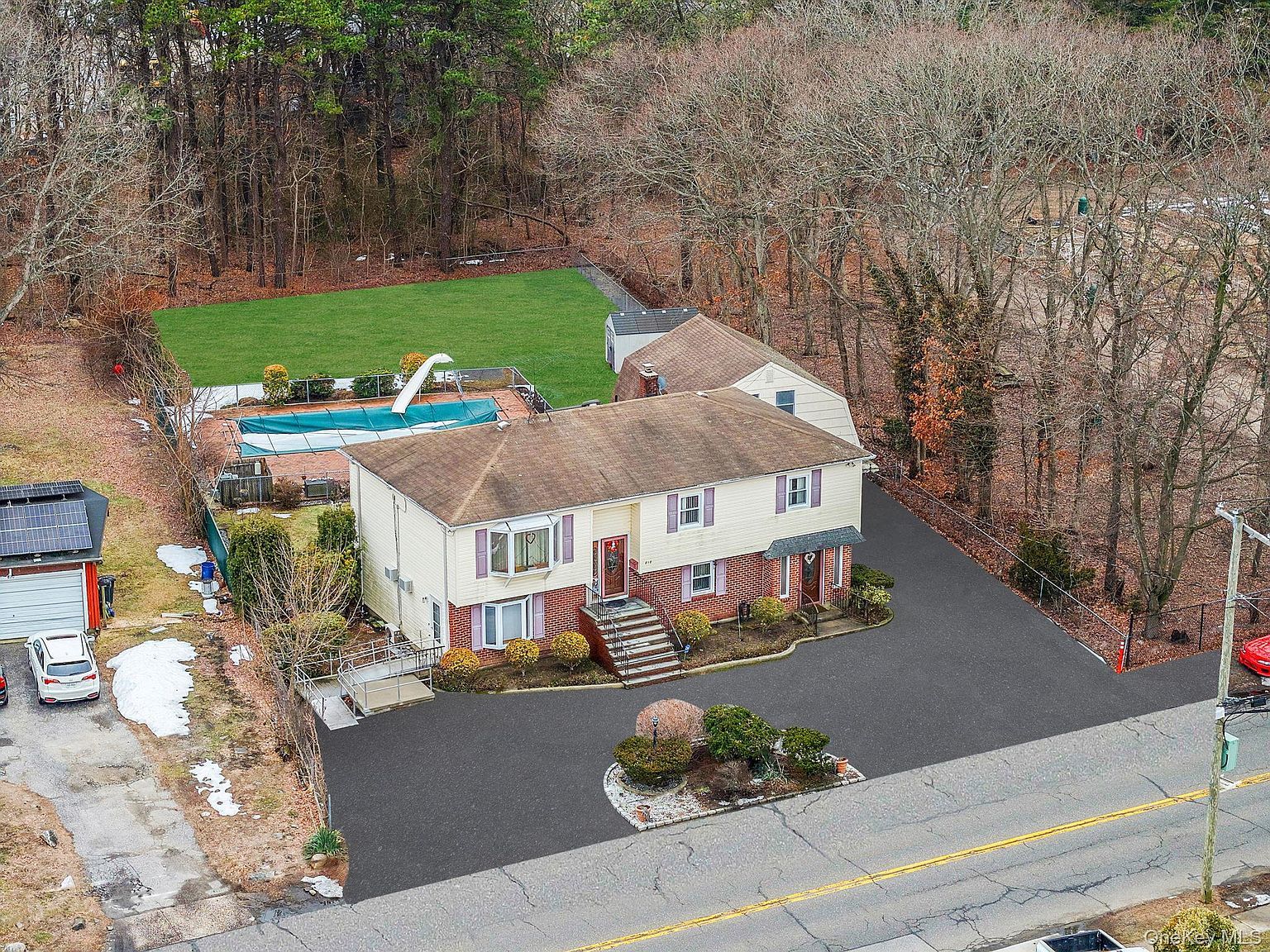 818 Nicolls Rd Deer Park, NY 11729 - Thumbnail 4